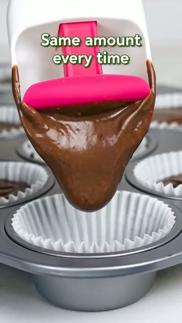 Scoop, then slide the button to release an even amount